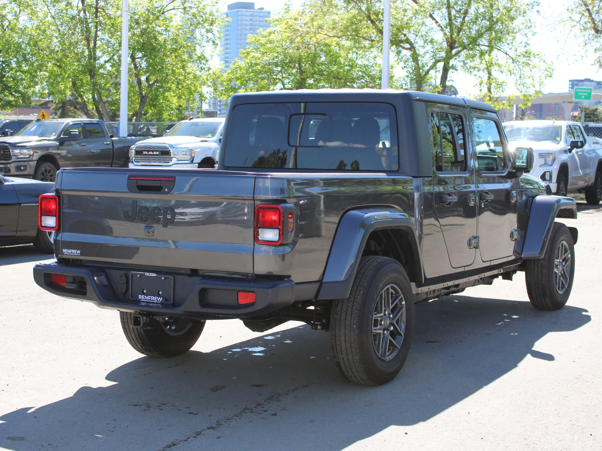 Certified Used 2024 Grey Jeep Sport S * V6 | Heated Seats | Adaptive Cruise | Apple CarPlay | Backup Camera image 16