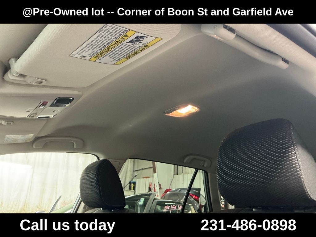 Used 2018 Silver Subaru 2.5i Premium image 13