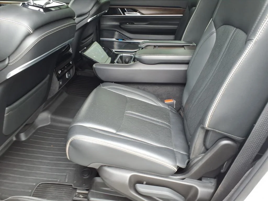2022 Jeep Grand Wagoneer Series II - Photo 13