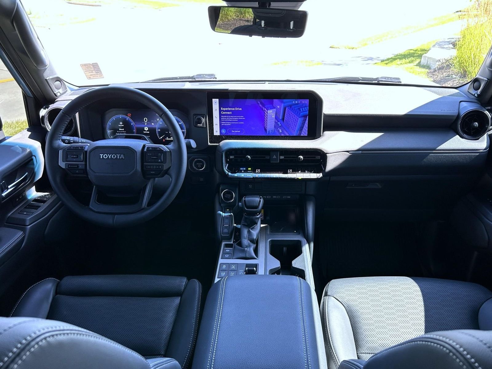 Used 2025 Blue Toyota Base image 12
