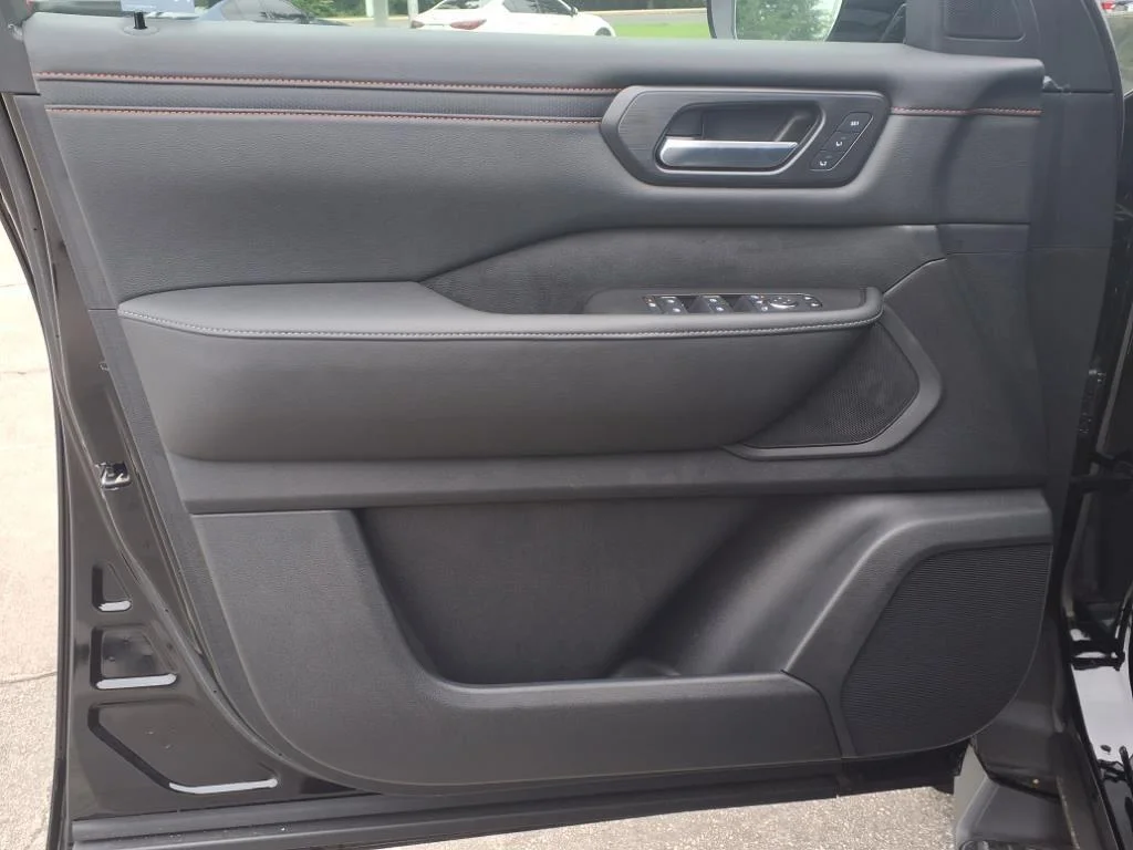 2025 Nissan Armada PRO-4X - Photo 15