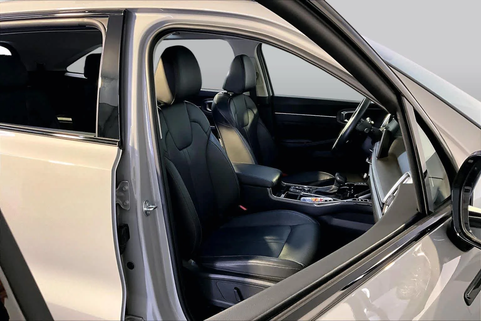 Used 2024 Wolf Gray Kia X-Line SX image 8
