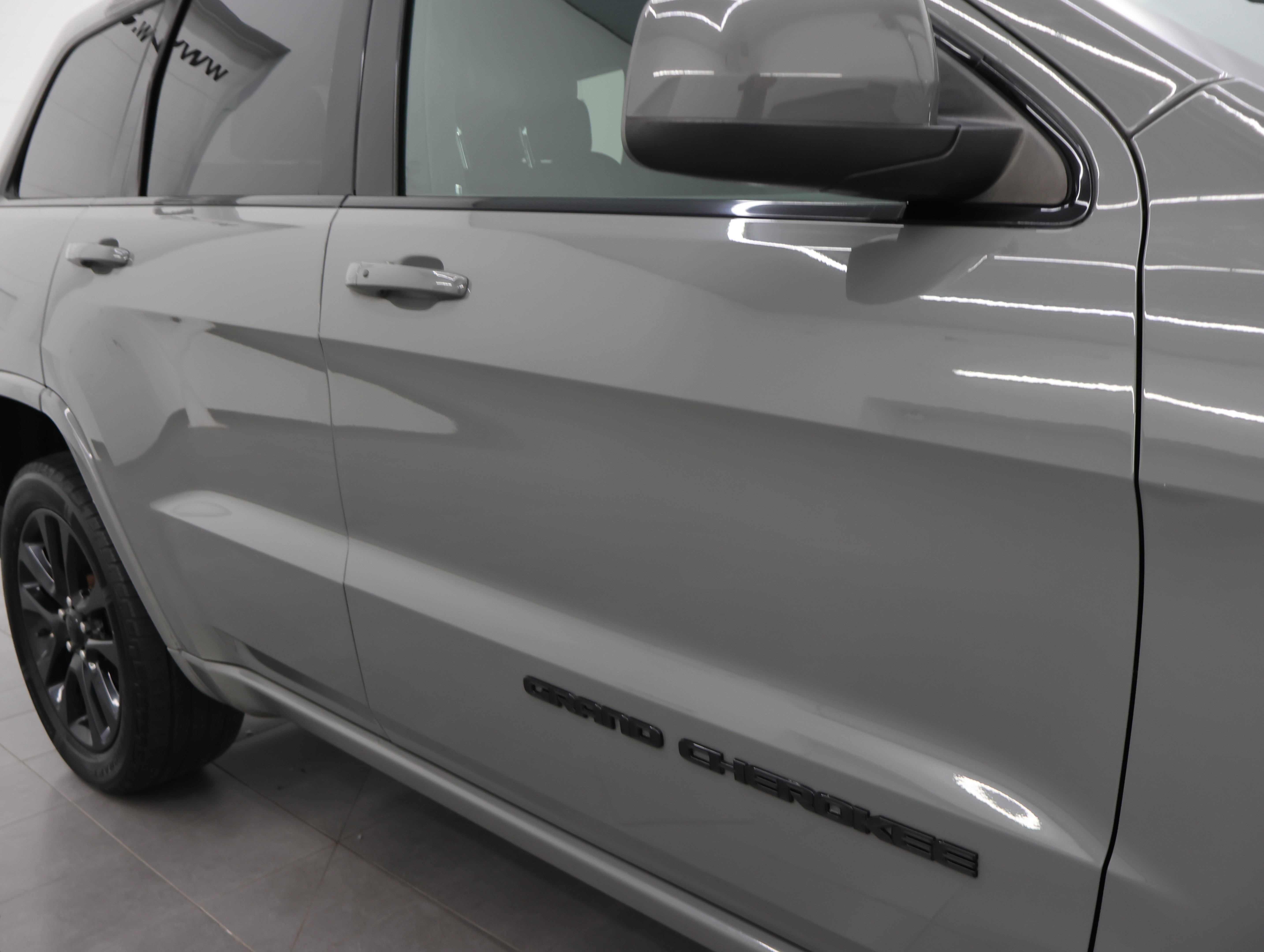 Used 2020 Sting-Gray Clearcoat Jeep 4x4 Altitude: ALTITUDE-4WD-NAV-MOON-HEATED SEATS-BACKUP CAM-1 OWNER image 24