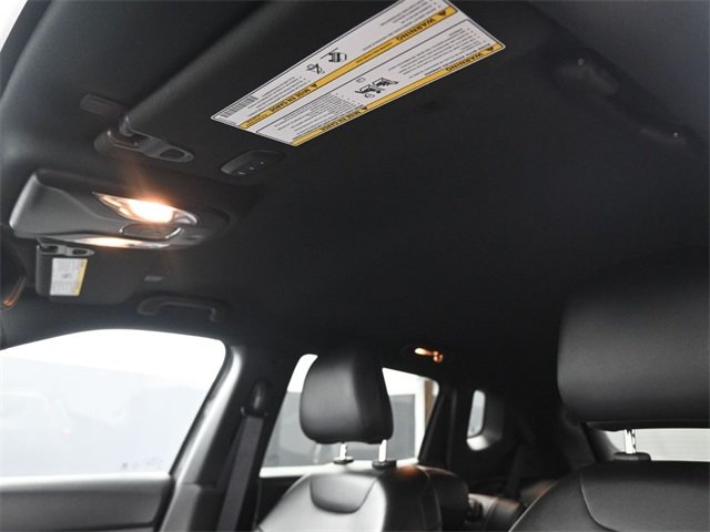 2023 Jeep Compass Latitude photo 2