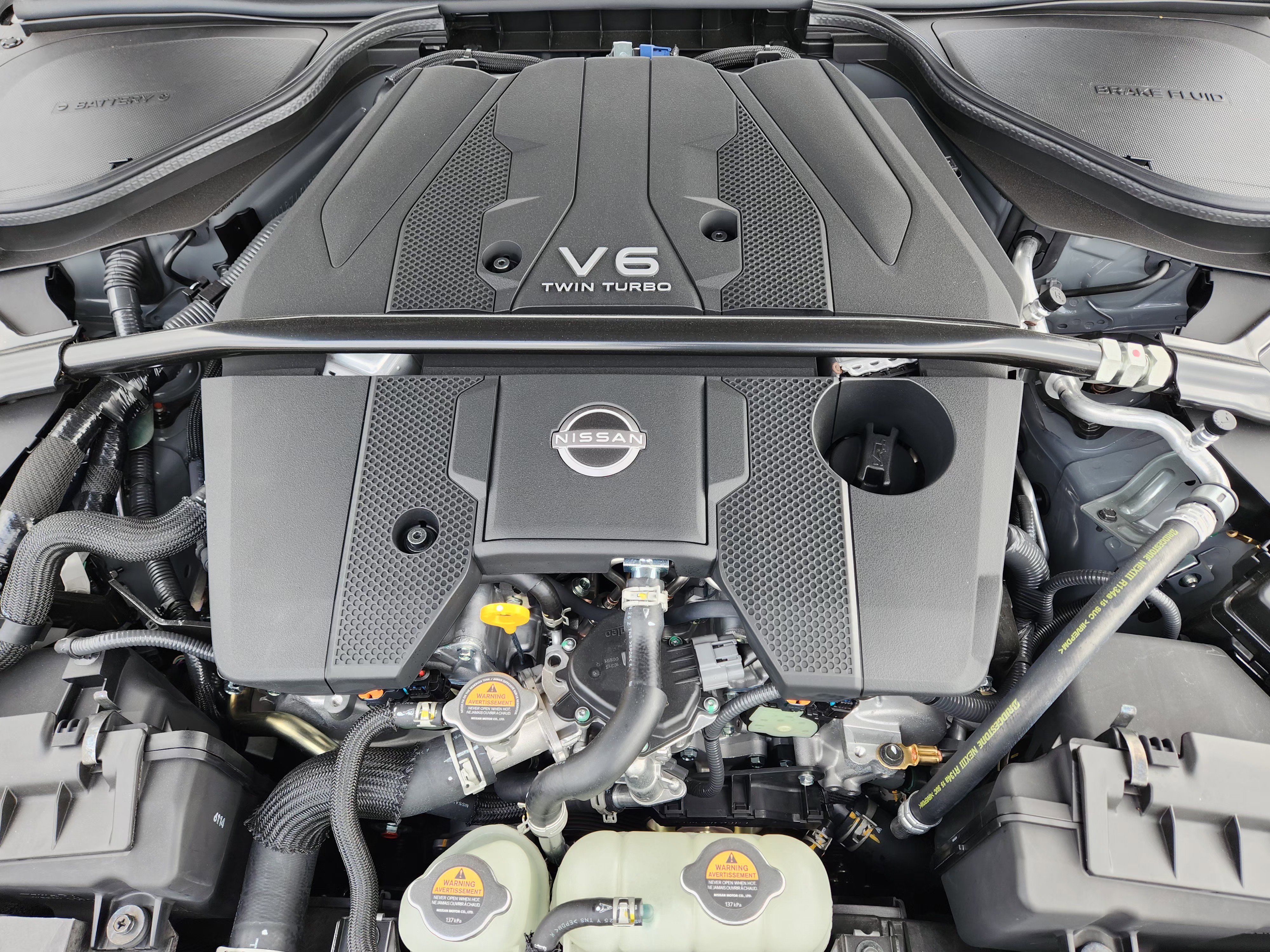 New 2026 Boulder Gray Pearl / Super Black Two-tone Nissan Sport image 25