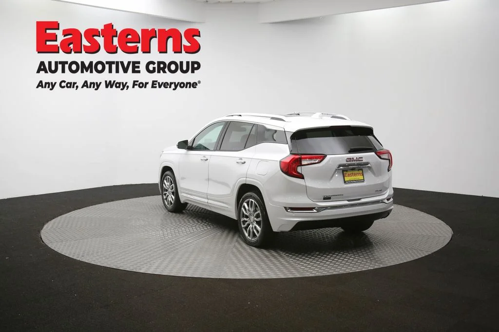 Used 2023 White GMC Denali image 65