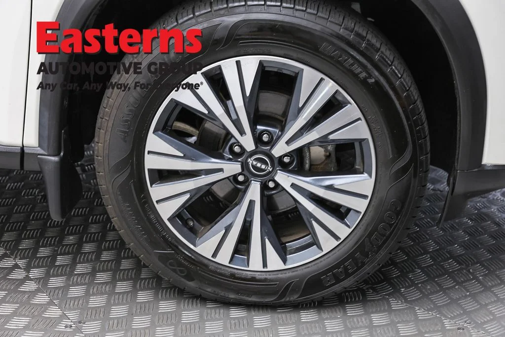 Used 2023 White Nissan SV image 32