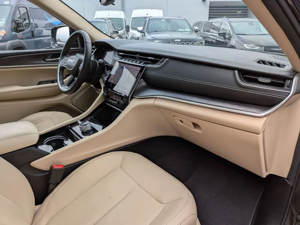 Used 2022 Black Jeep Limited image 29