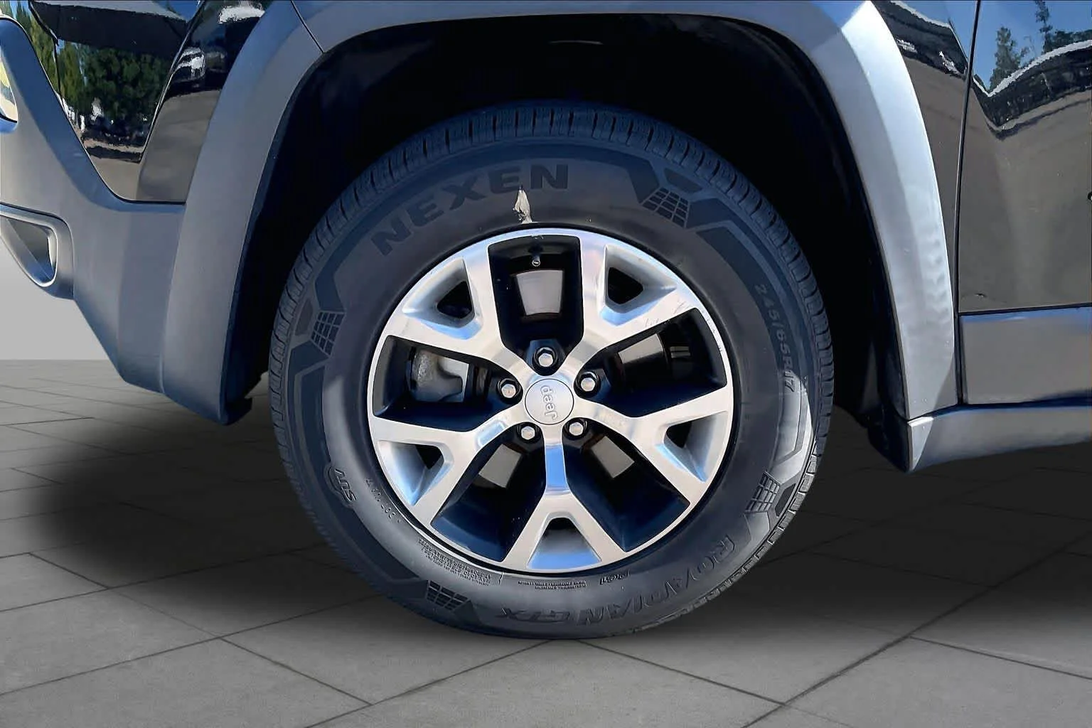 Used 2018 Diamond Black Crystal Pearlcoat Jeep Trailhawk image 11