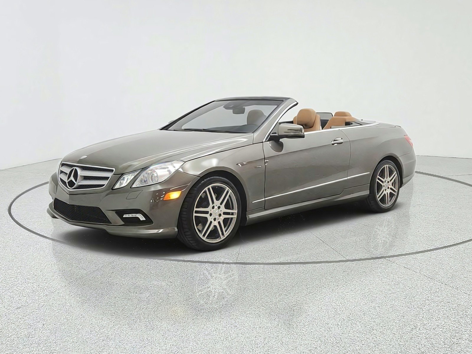 Used 2011 Olivine Grey Mercedes-Benz 2dr Cabriolet E 550 RWD image 1