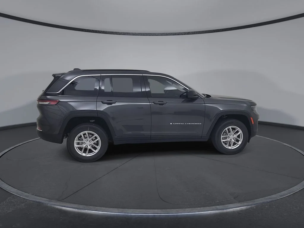 New 2026 Baltic Gray Metallic Clearcoat Jeep Laredo image 16