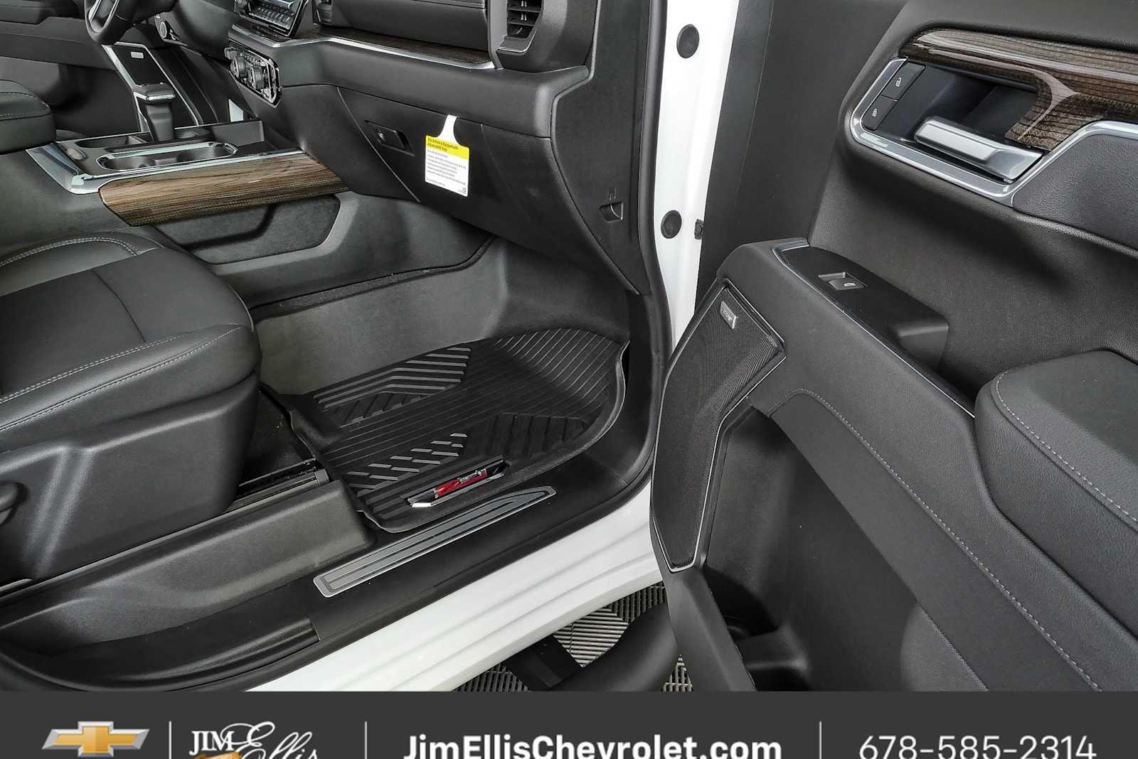 New 2026 Summit White Chevrolet RST image 25