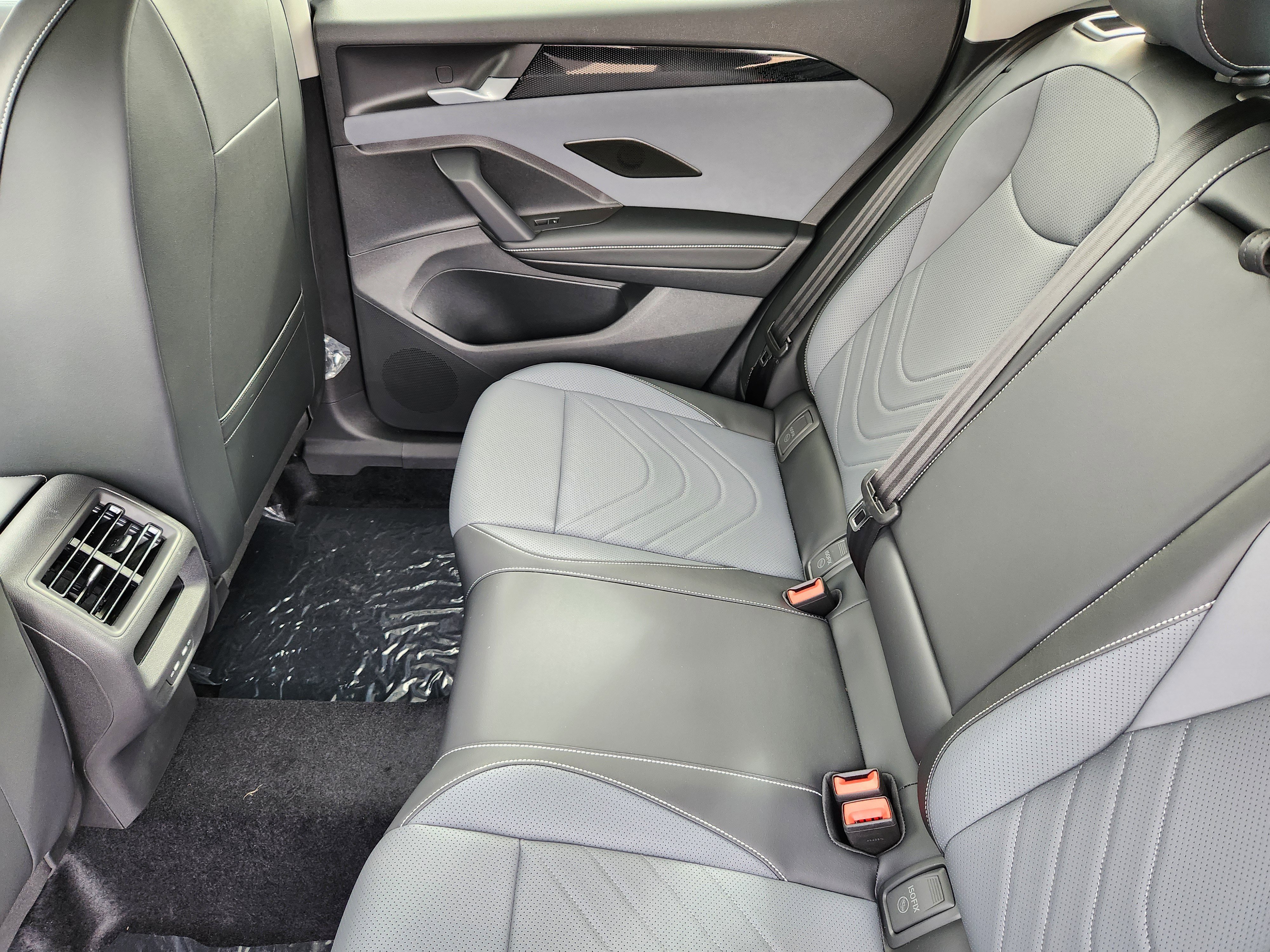 New 2026 Silver Volkswagen 2.0T SE image 12