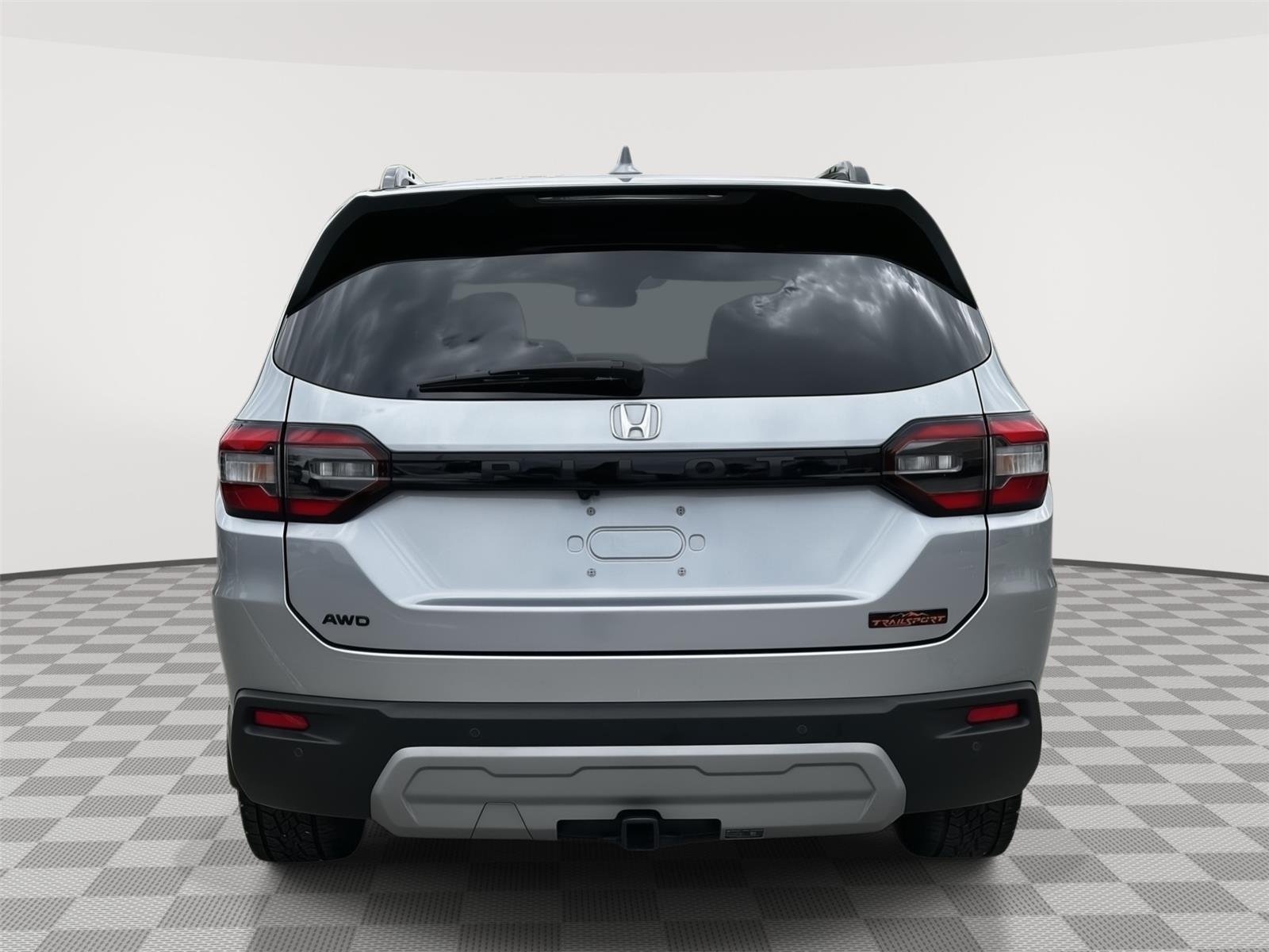Certified Used 2025 Lunar Silver Metallic Honda TrailSport image 4