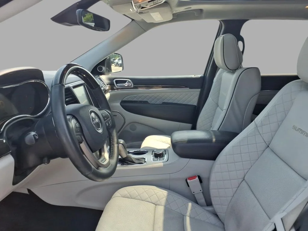 Used 2017 White Jeep Summit image 7