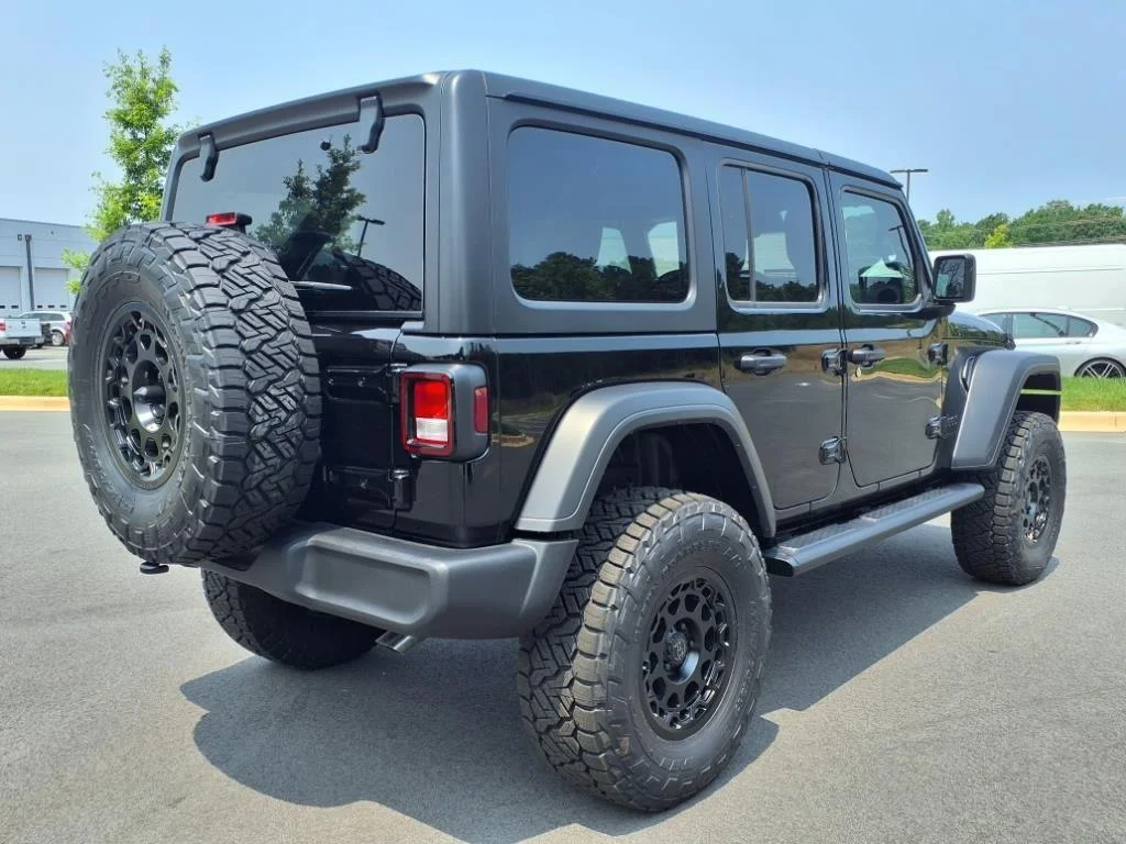 Used 2025 Black Clearcoat Jeep Sport S image 19