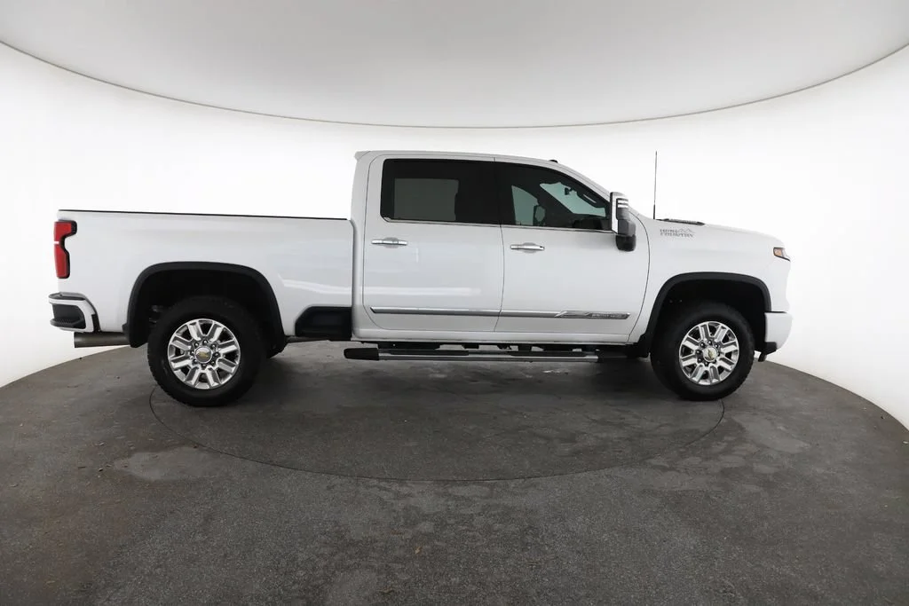 Certified Used 2025 Iridescent Pearl Tricoat Chevrolet High Country image 14