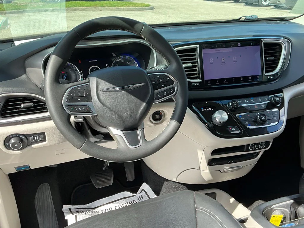 Used 2022 White Chrysler Touring L image 26