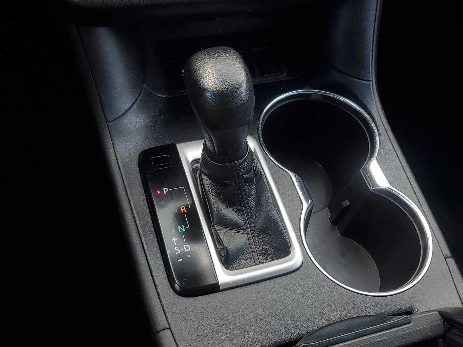 Used 2019 Midnight Black Metallic Toyota LE image 28