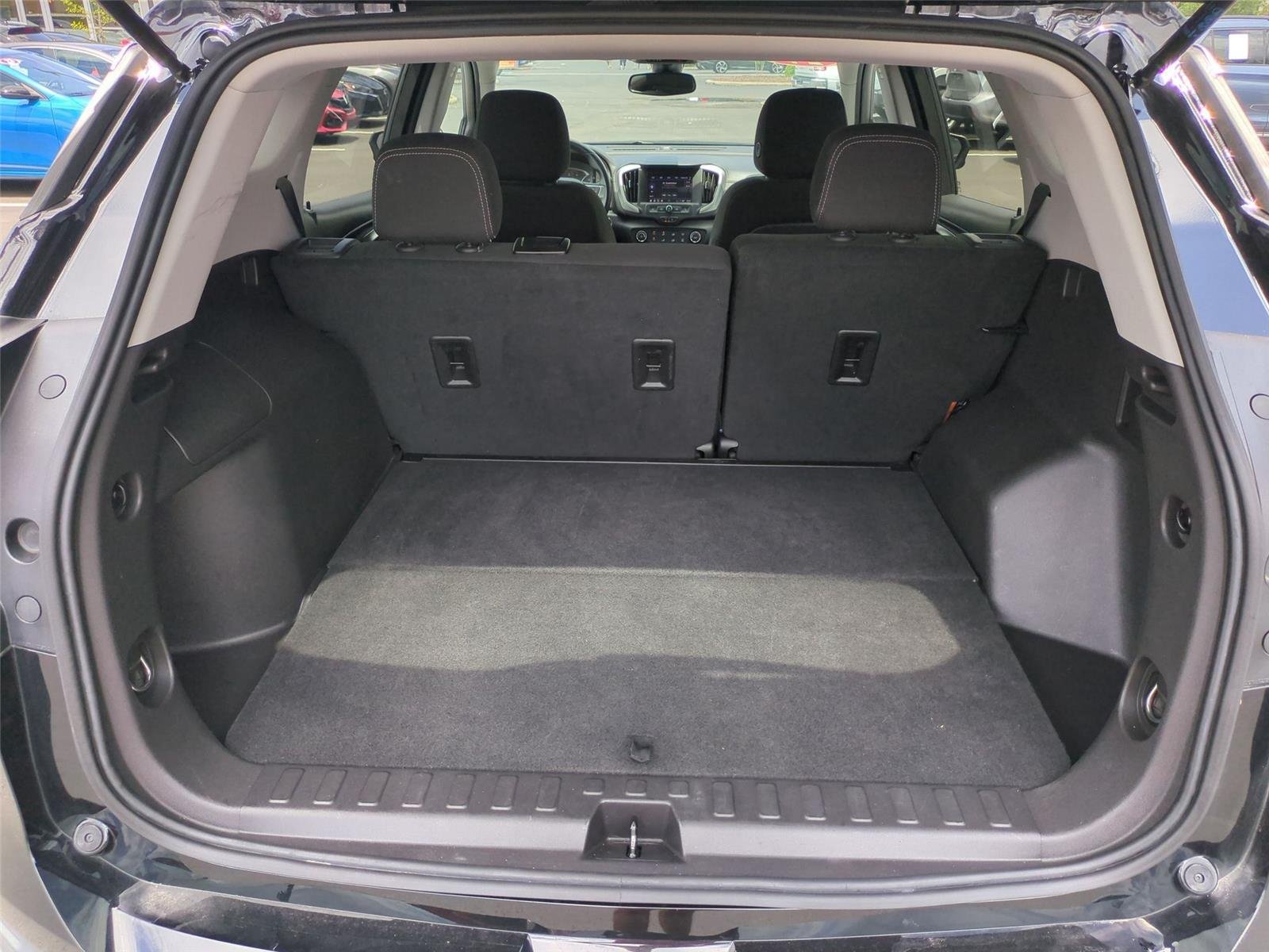 Used 2024 Ebony Twilight Metallic GMC SLE image 33
