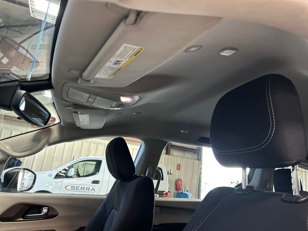 Used 2023 White Chrysler LX image 13