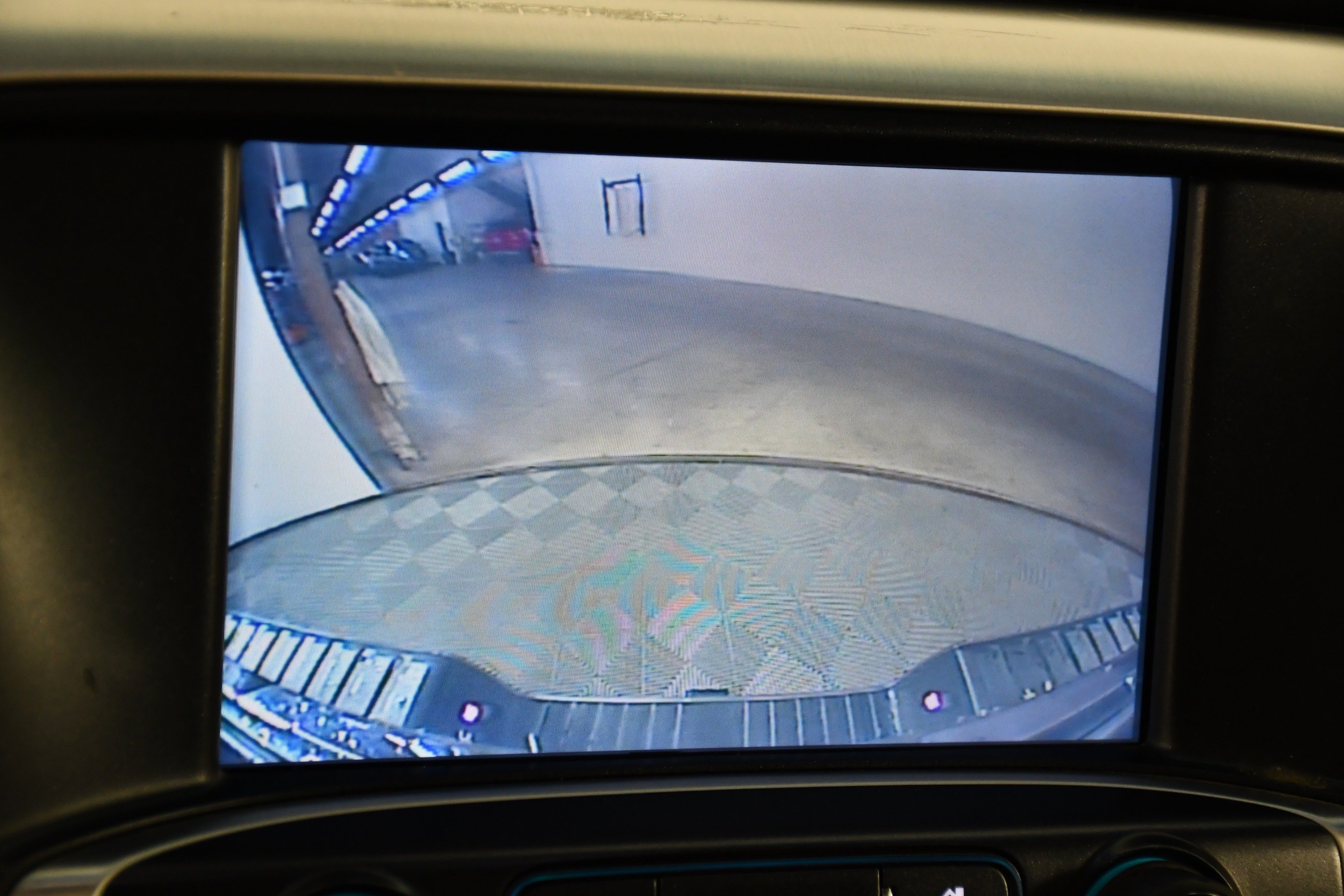 Used 2018 Summit White GMC SLE image 24