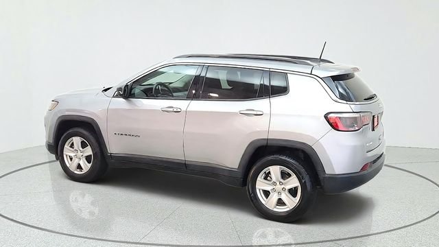 Used 2022 Silver Jeep Latitude image 7