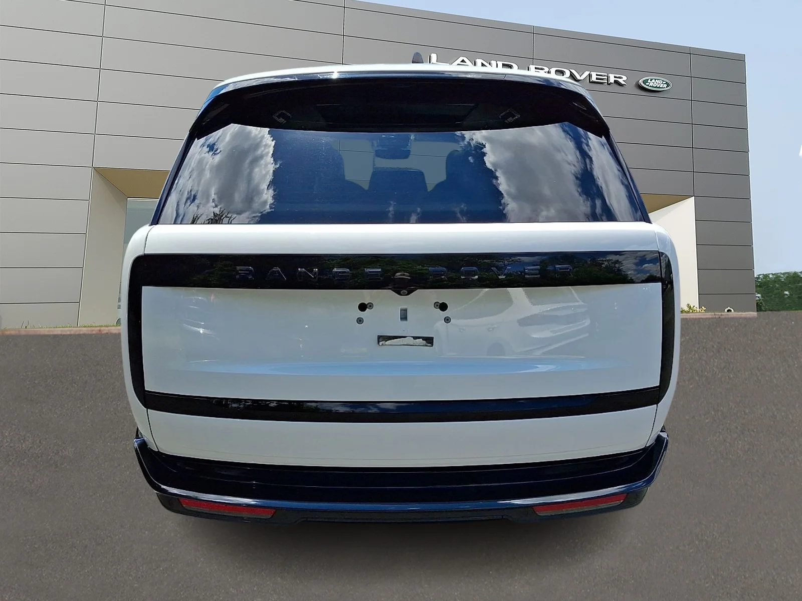 Certified Used 2023 Fuji White - 1AA Land Rover Autobiography image 7