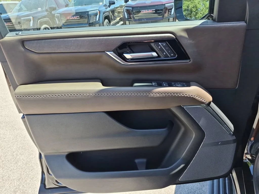 2026 GMC Yukon XL Denali Ultimate - Photo 18