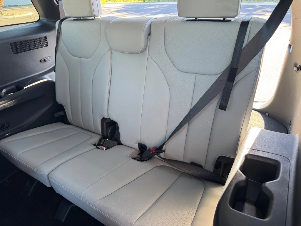 Used 2025 White Hyundai SEL image 17
