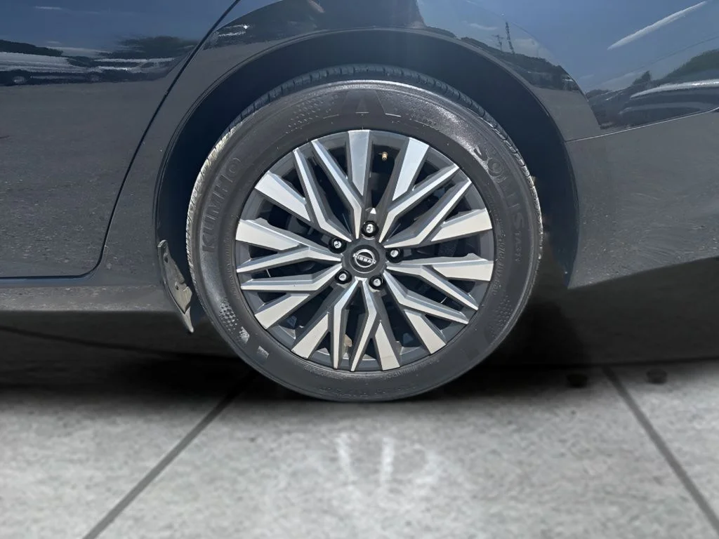 Used 2024 Black Nissan 2.5 SV image 30