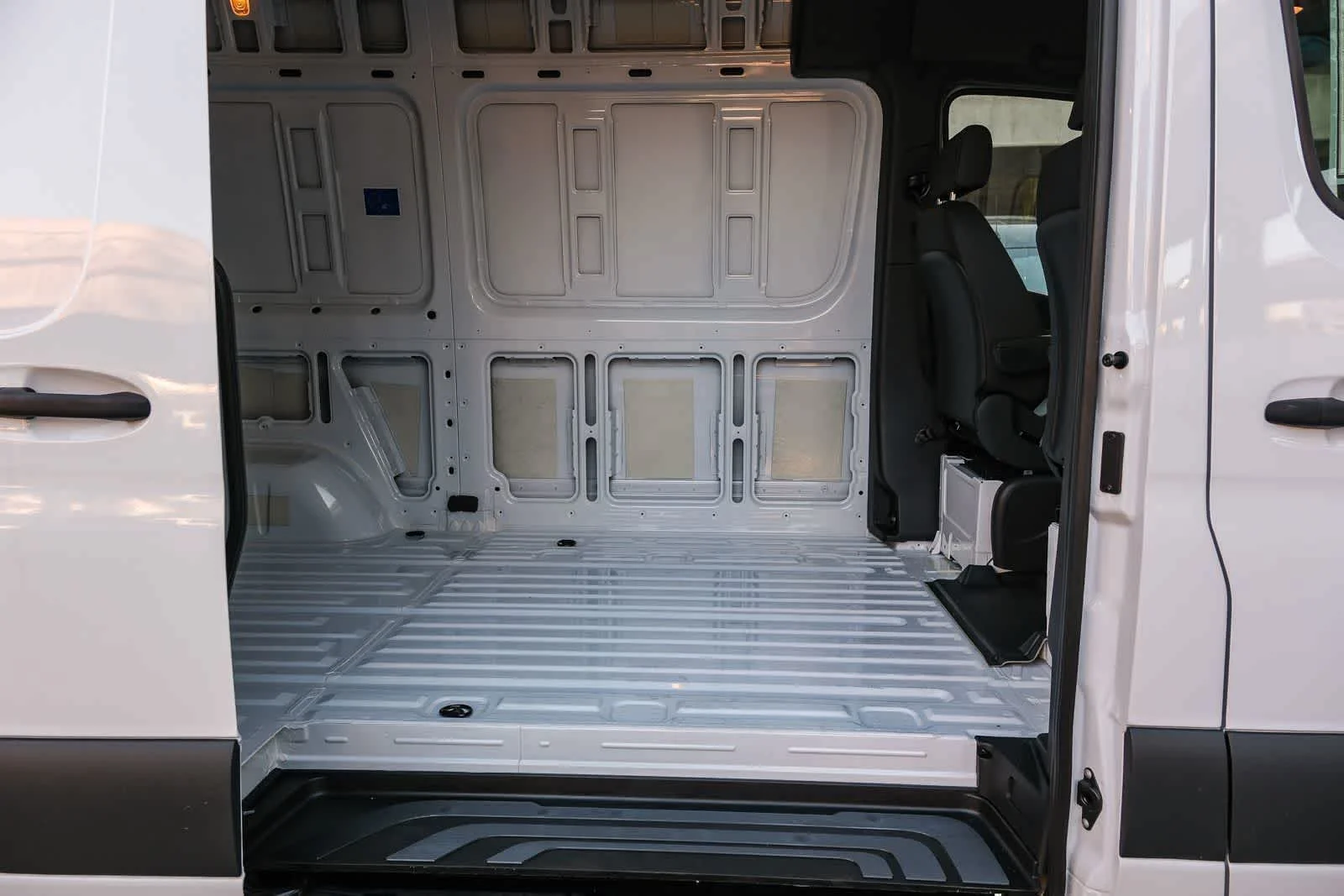 New 2026 Arctic White Mercedes-Benz Cargo 144WB High Roof RWD 2.0L I4 Diesel Turbo HO image 23