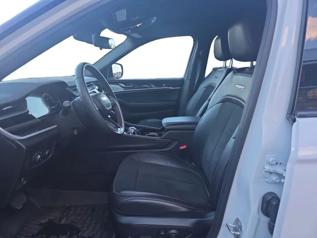 Used 2022 White Jeep Trailhawk image 9