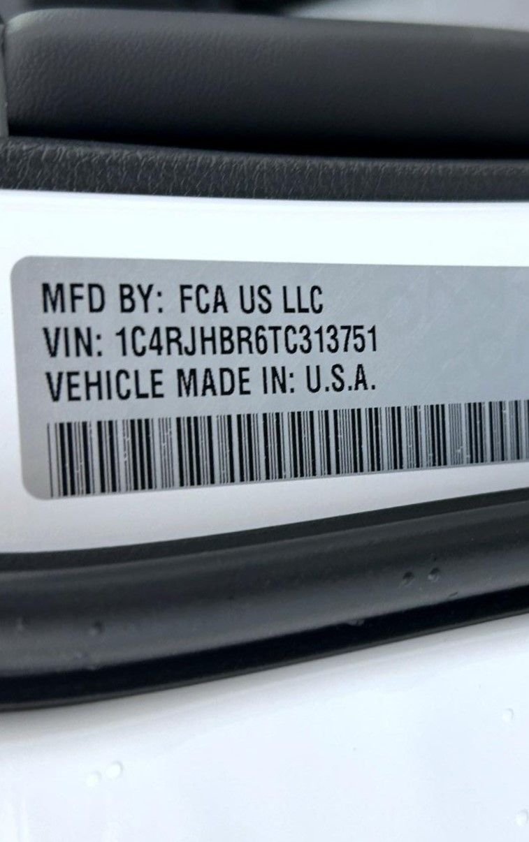 New 2026 Bright White Clear-Coat Exterior Paint Jeep Limited image 26