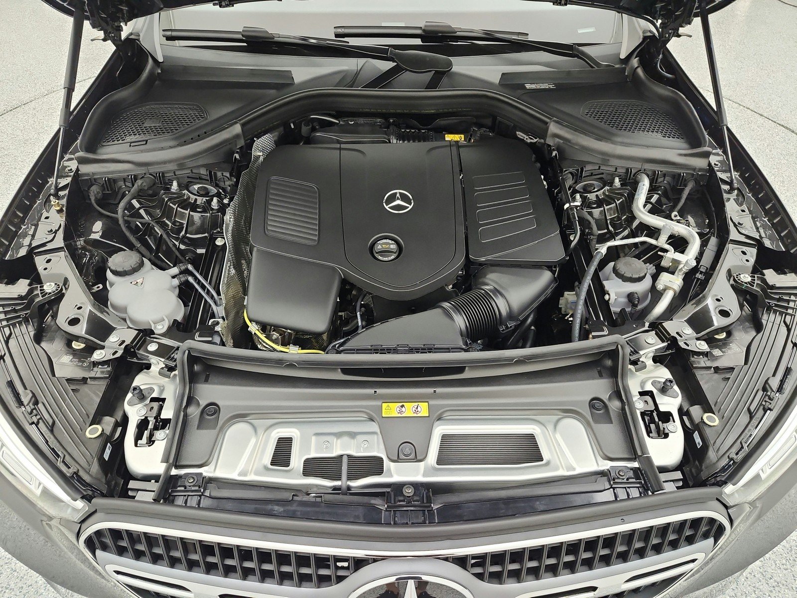 New 2027 Graphite Grey Metallic Mercedes-Benz GLC 300 SUV image 12