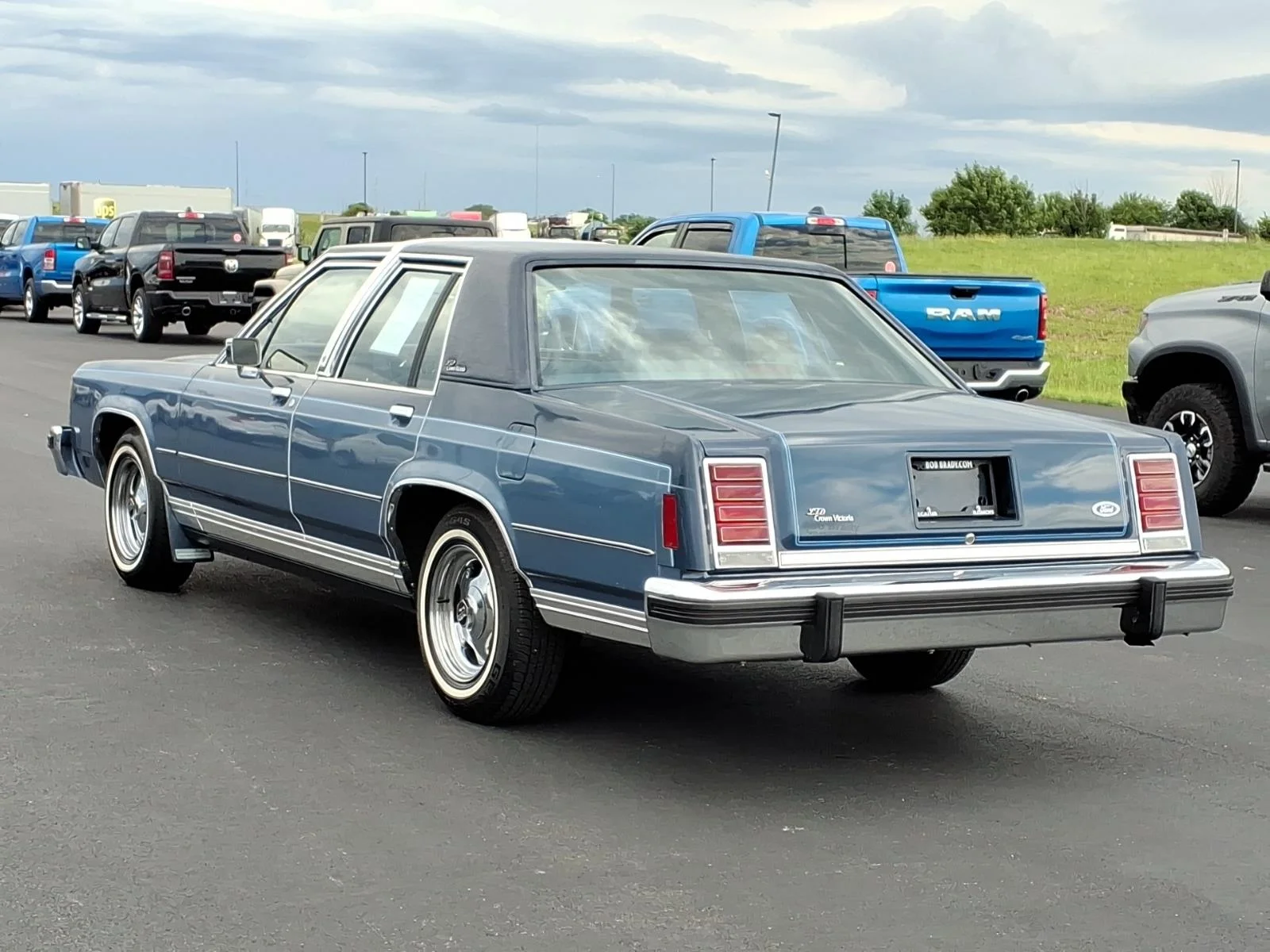 Used 1986 Blue Ford Crown Victoria image 13