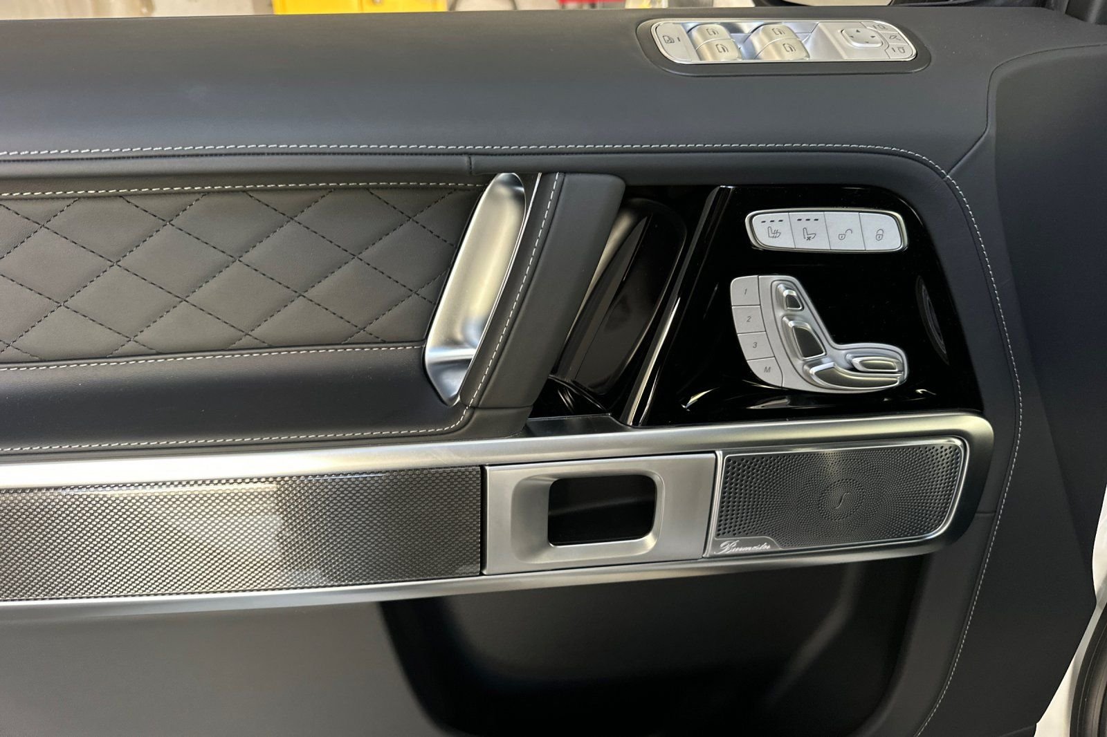 New 2026 MANUFAKTUR Moonlight White Metallic Mercedes-Benz G 63 AMG® image 24
