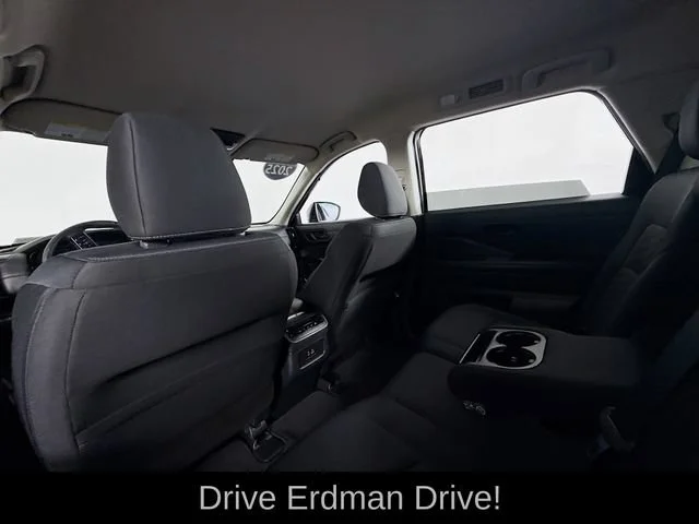 2025 Nissan Pathfinder SV - Photo 10