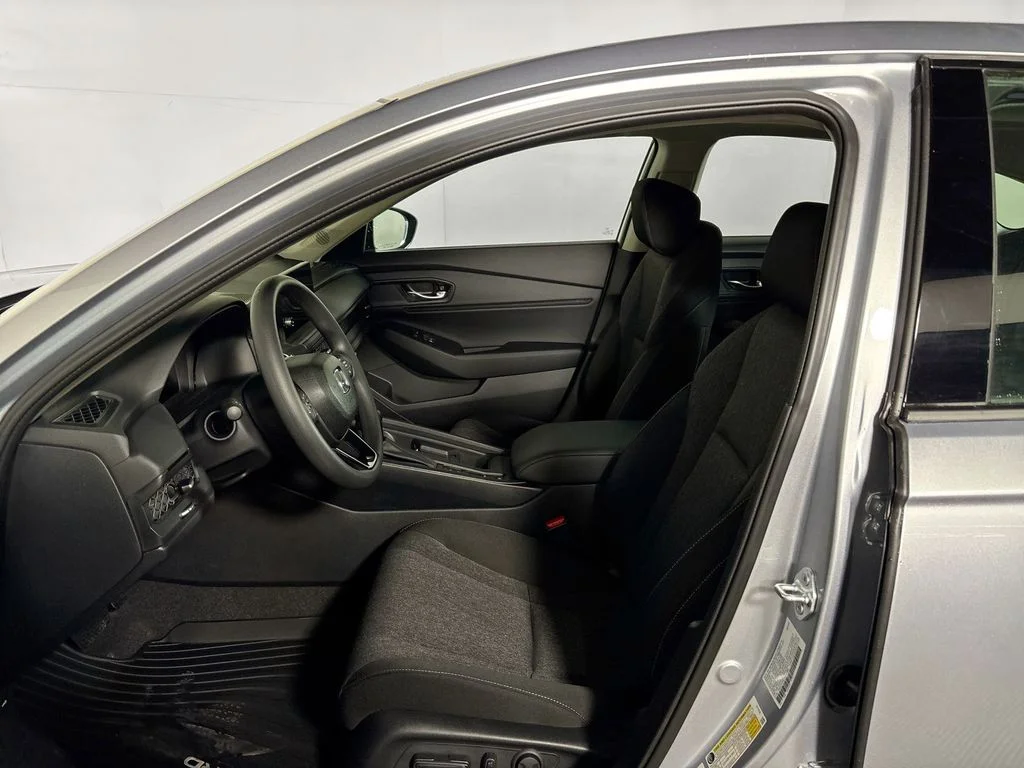 New 2026 Solar Silver Metallic Honda SE image 11