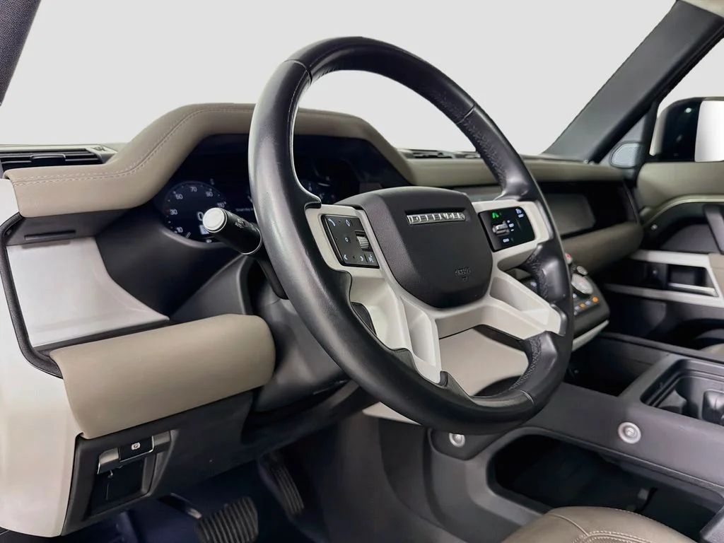 Used 2023 Green Land Rover SE image 9