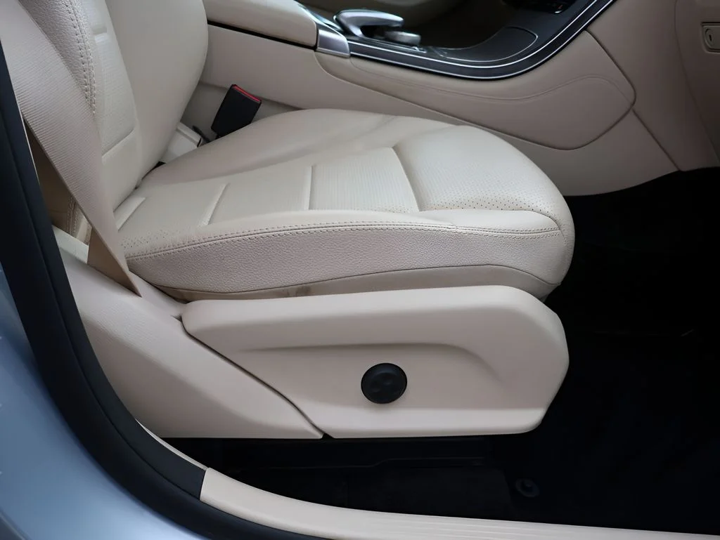Used 2018 Diamond Silver Metallic Mercedes-Benz GLC 300 image 12