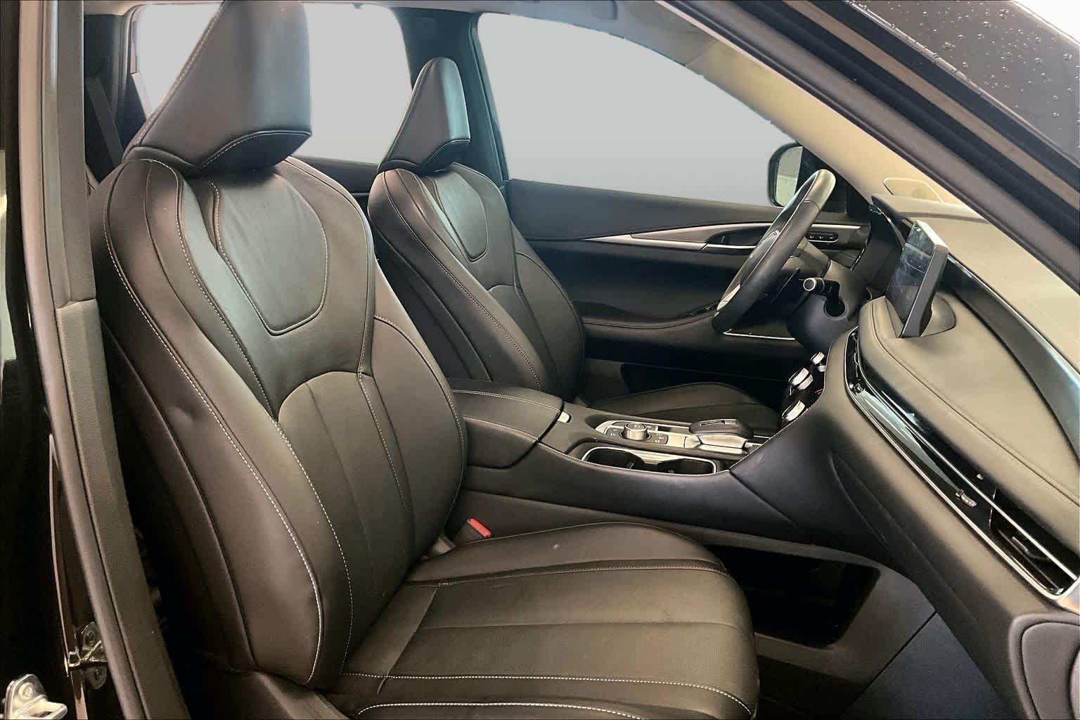 Used 2025 Mineral Black INFINITI LUXE image 8