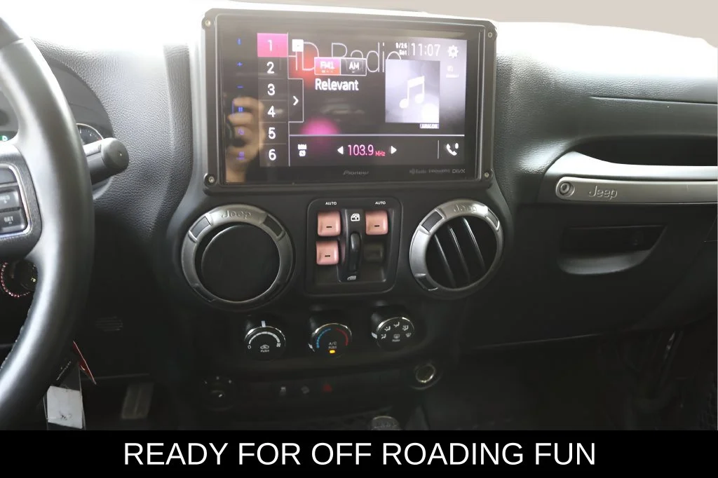 Used 2018 Gray Jeep Unlimited Sport image 25