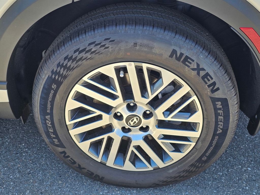 New 2026 Silver Hyundai SEL Premium image 7