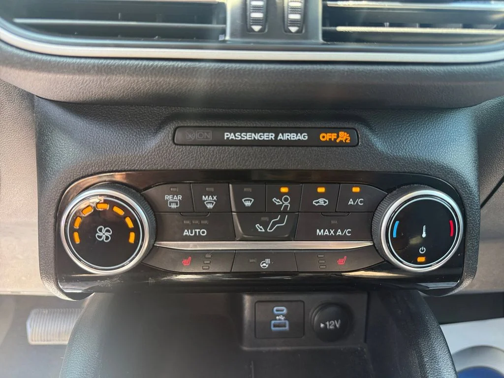 Used 2022 Gray Ford SE image 22