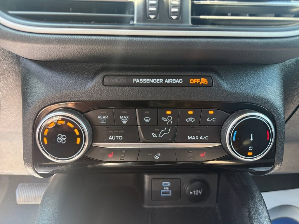 Used 2022 Gray Ford SE image 22