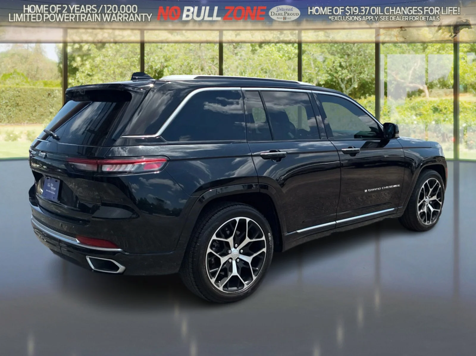 Certified Used 2022 Diamond Black Jeep Summit Reserve image 5