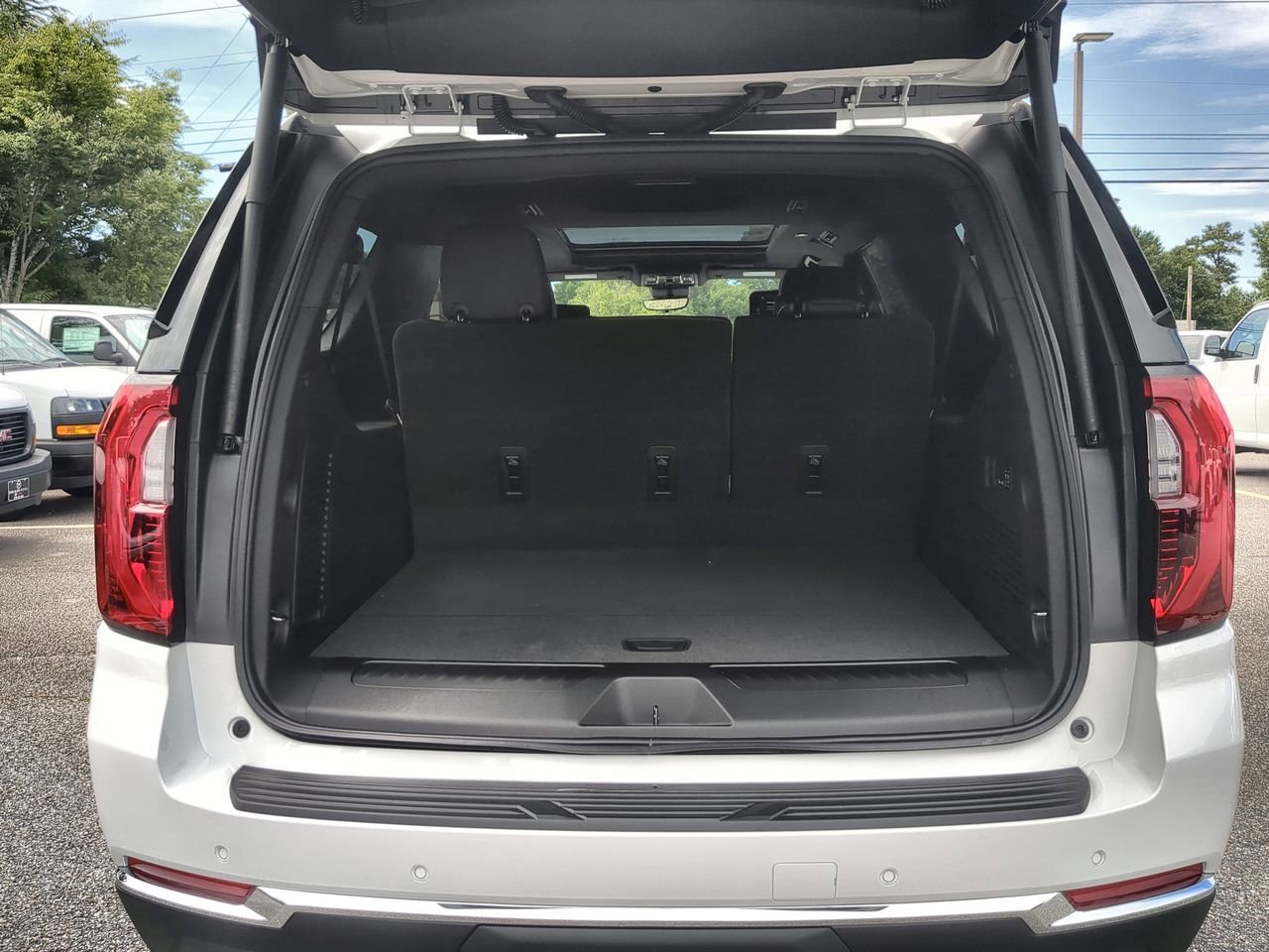 New 2026 Summit White GMC Elevation image 27