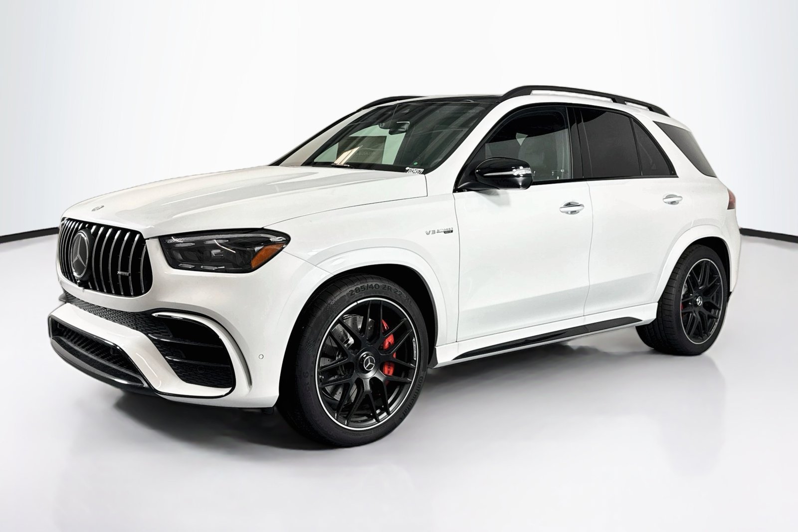 New 2026 MANUFAKTUR Moonlight White Metallic Mercedes-Benz AMG® GLE 63 S image 1