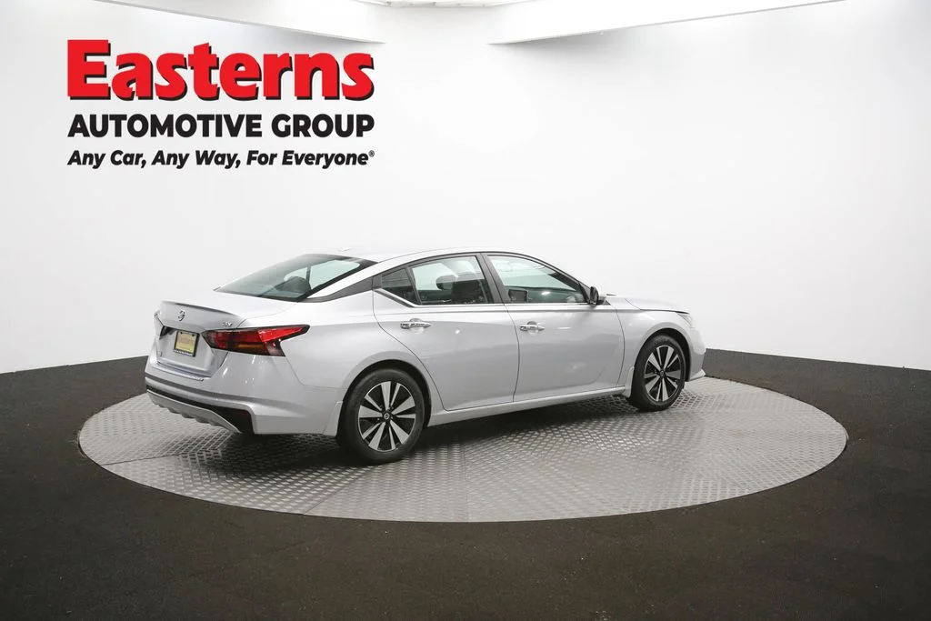 Used 2022 Silver Nissan 2.5 SV image 41